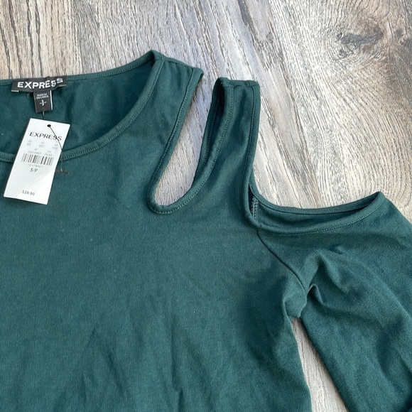 NWT Express Women’s Emerald Green long Sleeve Tee with Shoulder Cut Out, size sm - Picture 3 of 7